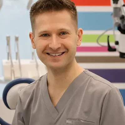  Lek. dent. Piotr Koperski — Dentysta , Endodonta