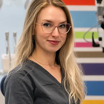 dr. Weronika Mielnicka — Stomatolog
