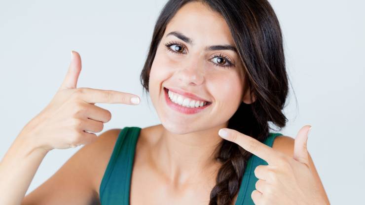 Prawda czy fałsz? Czy na pewno wiesz wszystko o właściwej pielęgnacji zębów?